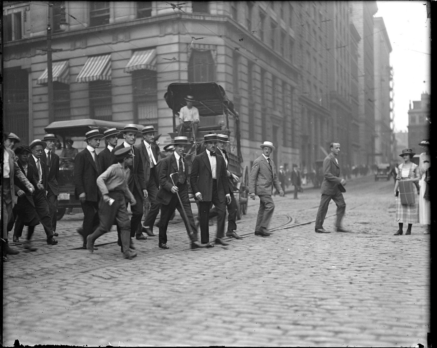 Charles Ponzi en route to a court appointment Charles Ponzi en route to a court appointment