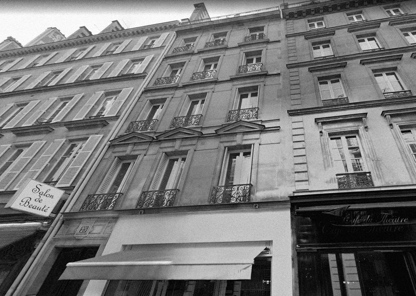 Artist's reconstruction of the beauty parlor at 25 Rue des Mathurins